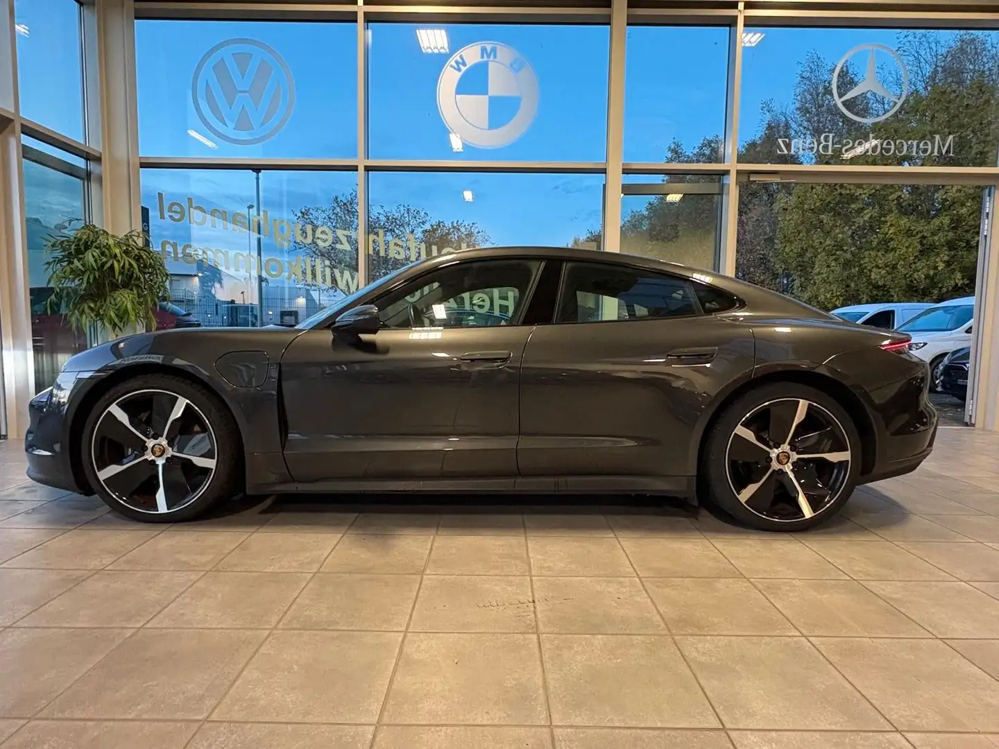 Porsche Taycan Basis/Panodach/Sportchrono/21 Zoll Grau - 2