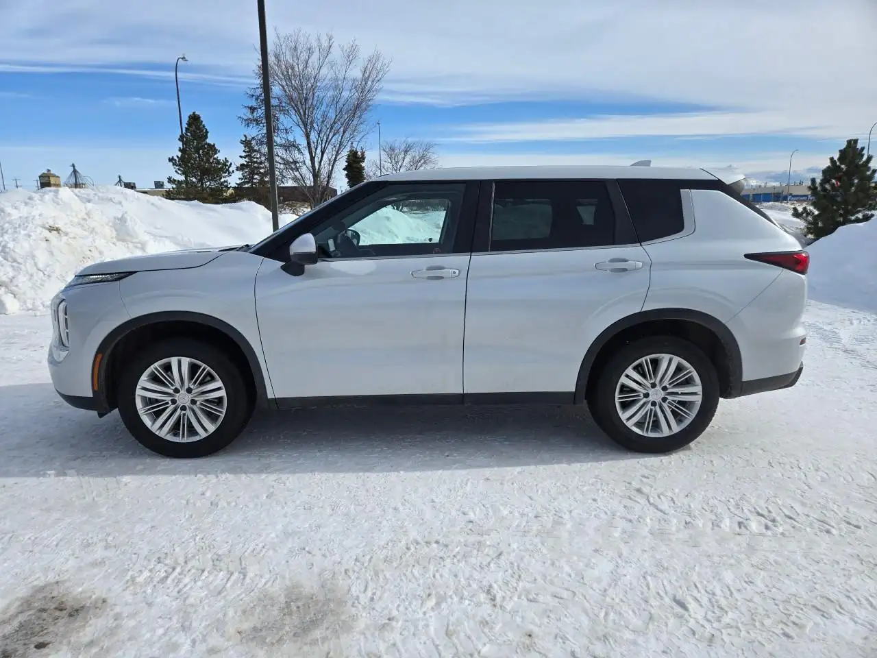 Mitsubishi Outlander снимка Mitsubishi Outlander