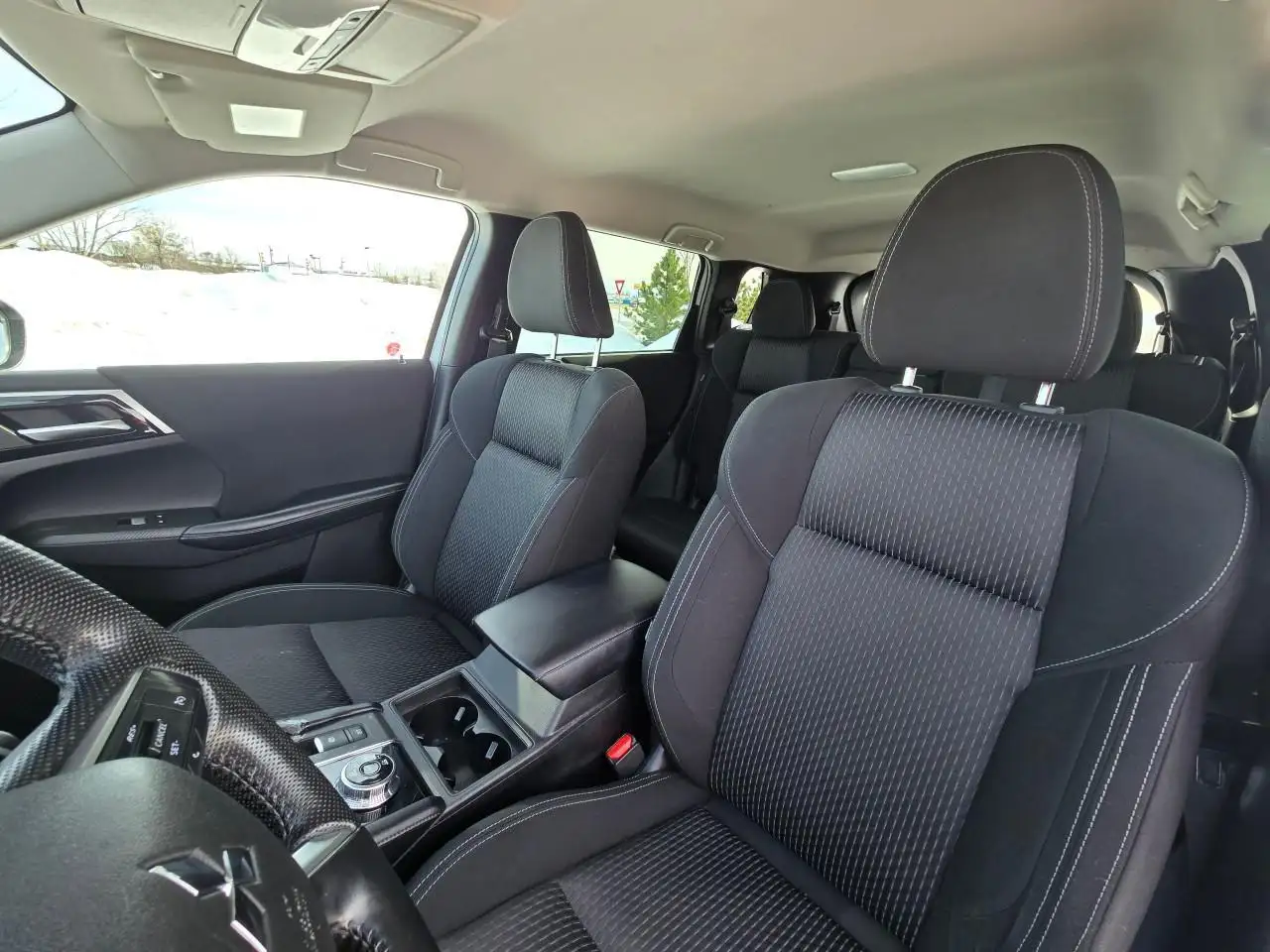 Mitsubishi Outlander снимка Mitsubishi Outlander