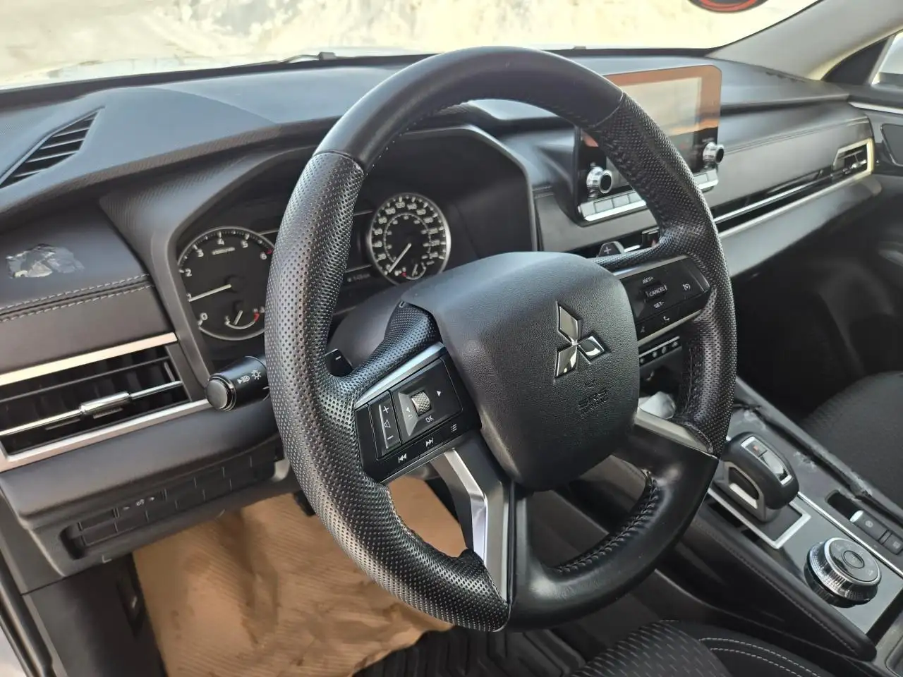 Mitsubishi Outlander снимка Mitsubishi Outlander