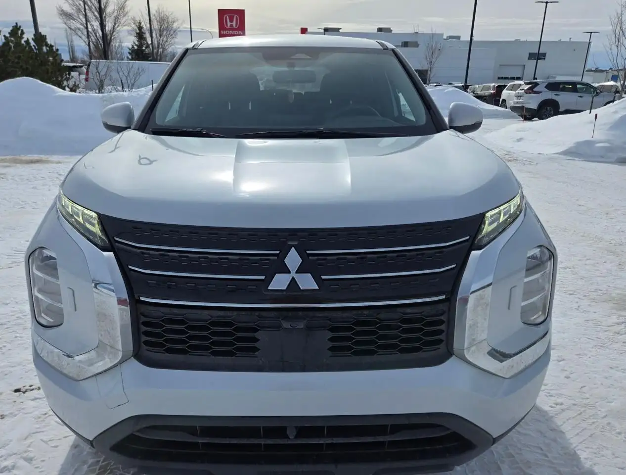 Mitsubishi Outlander снимка Mitsubishi Outlander