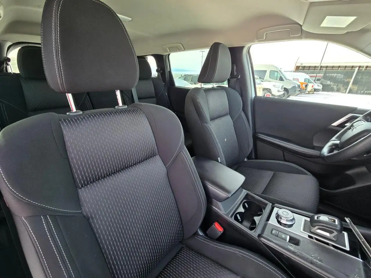 Mitsubishi Outlander снимка Mitsubishi Outlander