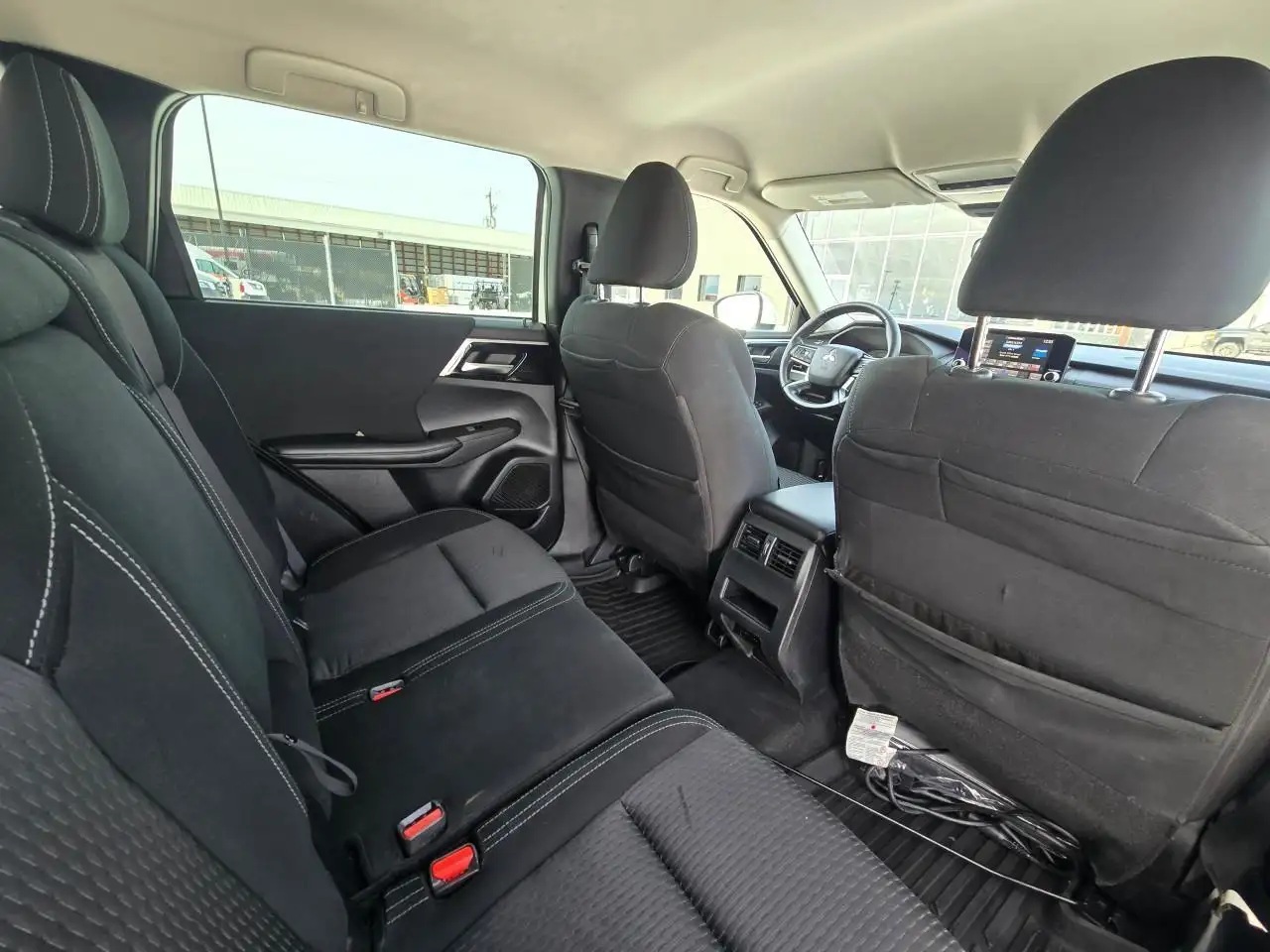 Mitsubishi Outlander снимка Mitsubishi Outlander