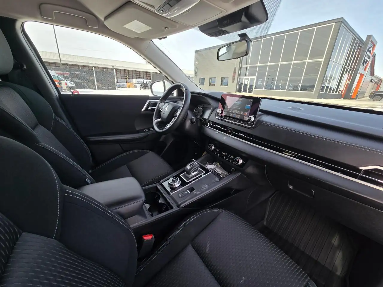 Mitsubishi Outlander снимка Mitsubishi Outlander
