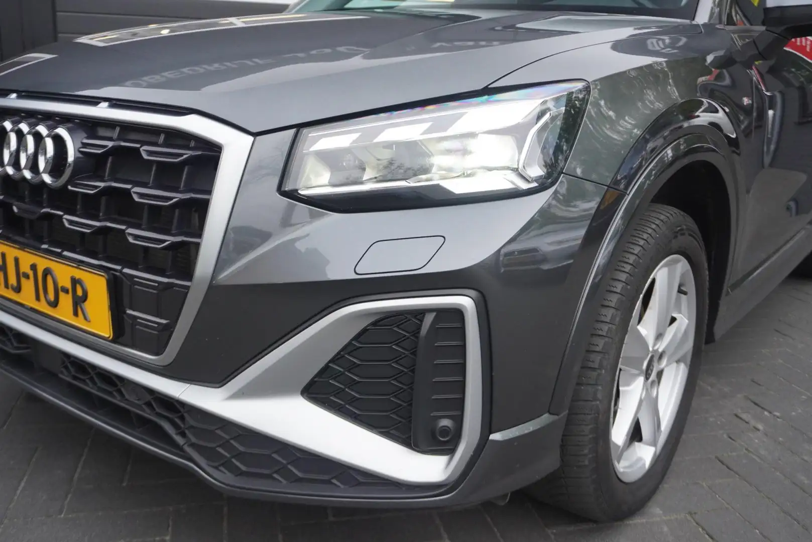 Audi Q2 35 TFSI S Edition Airco/Cruise/Camera/Park.sensore Grijs - 2