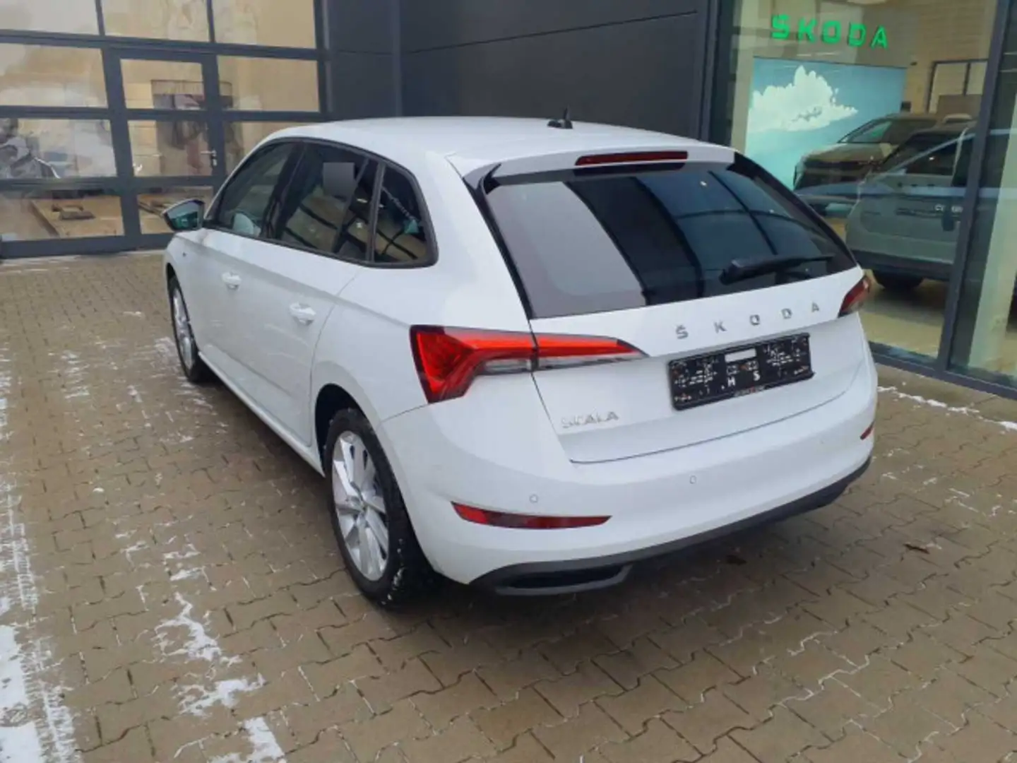 Skoda Scala Tour 1.0 TSI ACC*SHZ*LED*KESSY*PDC Weiß - 2