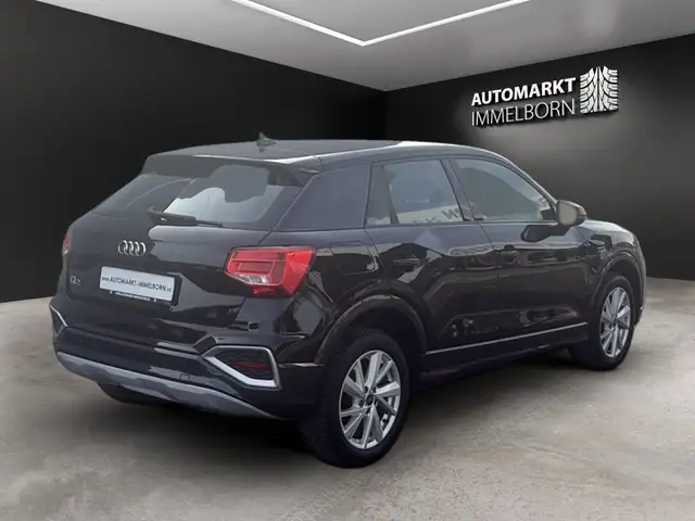 Audi Q2 view 8