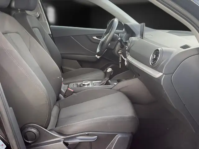 Audi Q2 view 13