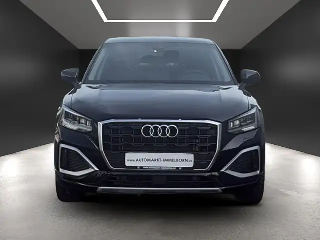 Audi Q2 view 9