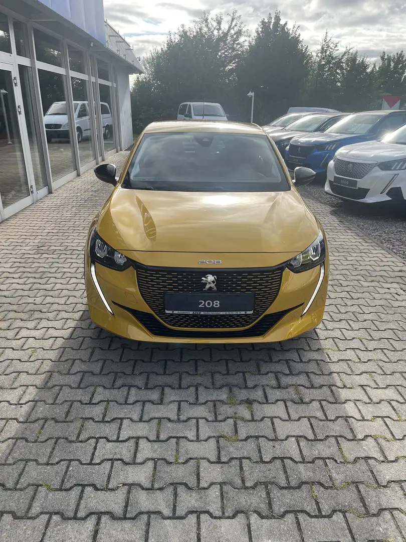 Peugeot 208 e-ActivePack SH vorn, CarPlay, LED Scheinw.,Navi Gelb - 2