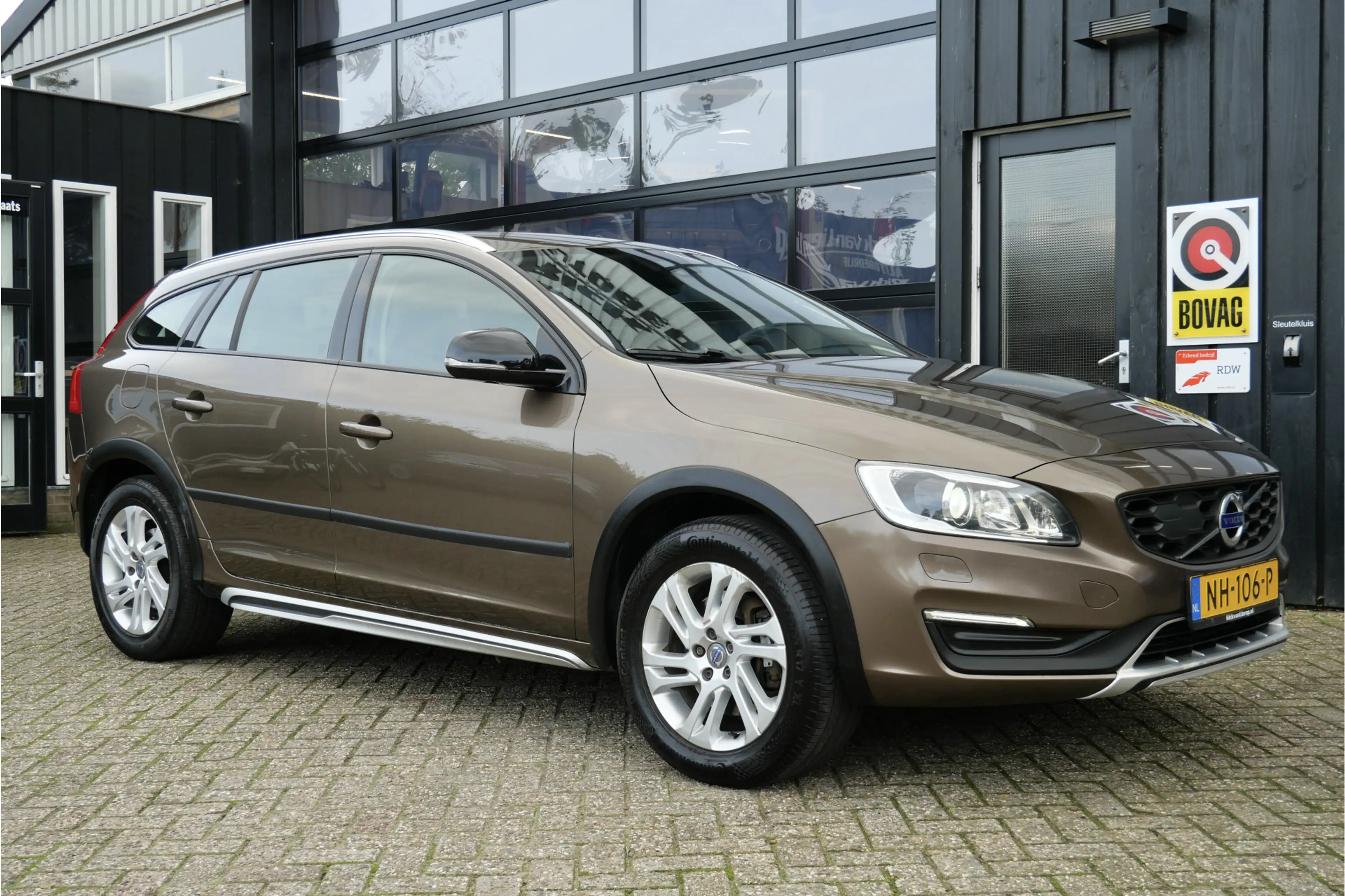 Volvo V60 Cross Country 2.0 D3 Nordic+ | NL-Auto | Leder | Camera | Cruise