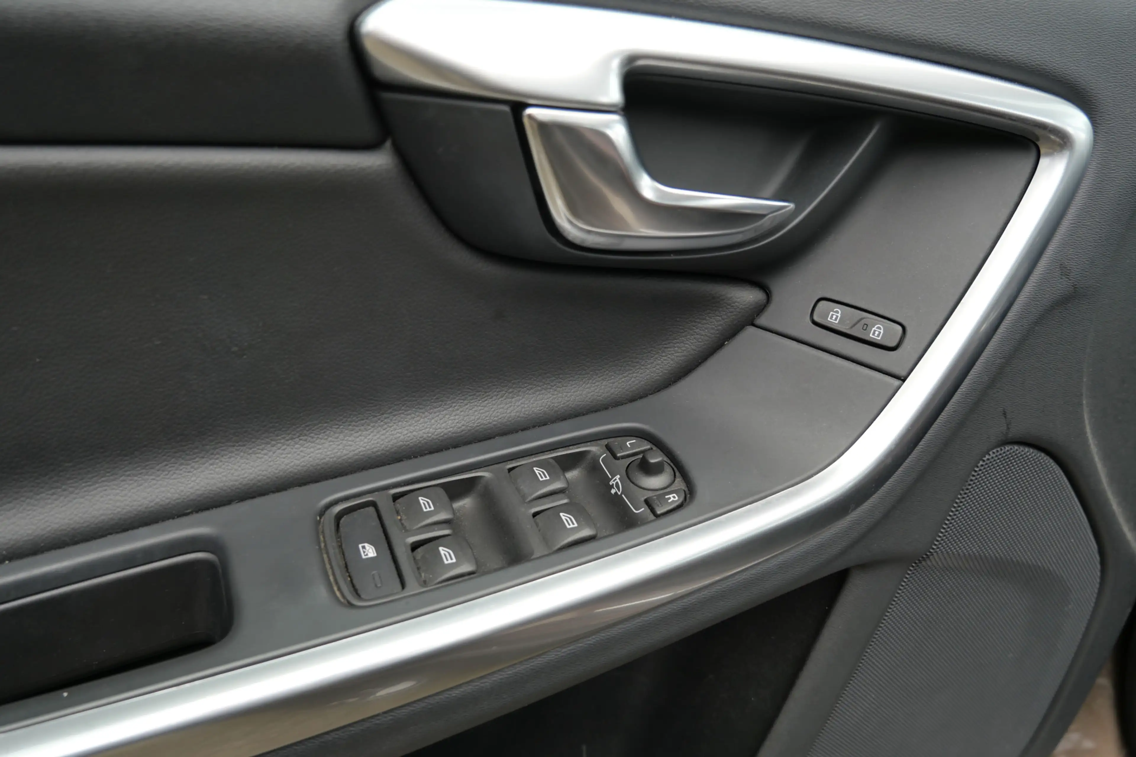 Volvo V60 Cross Country 2.0 D3 Nordic+ | NL-Auto | Leder | Camera | Cruise — photo 31