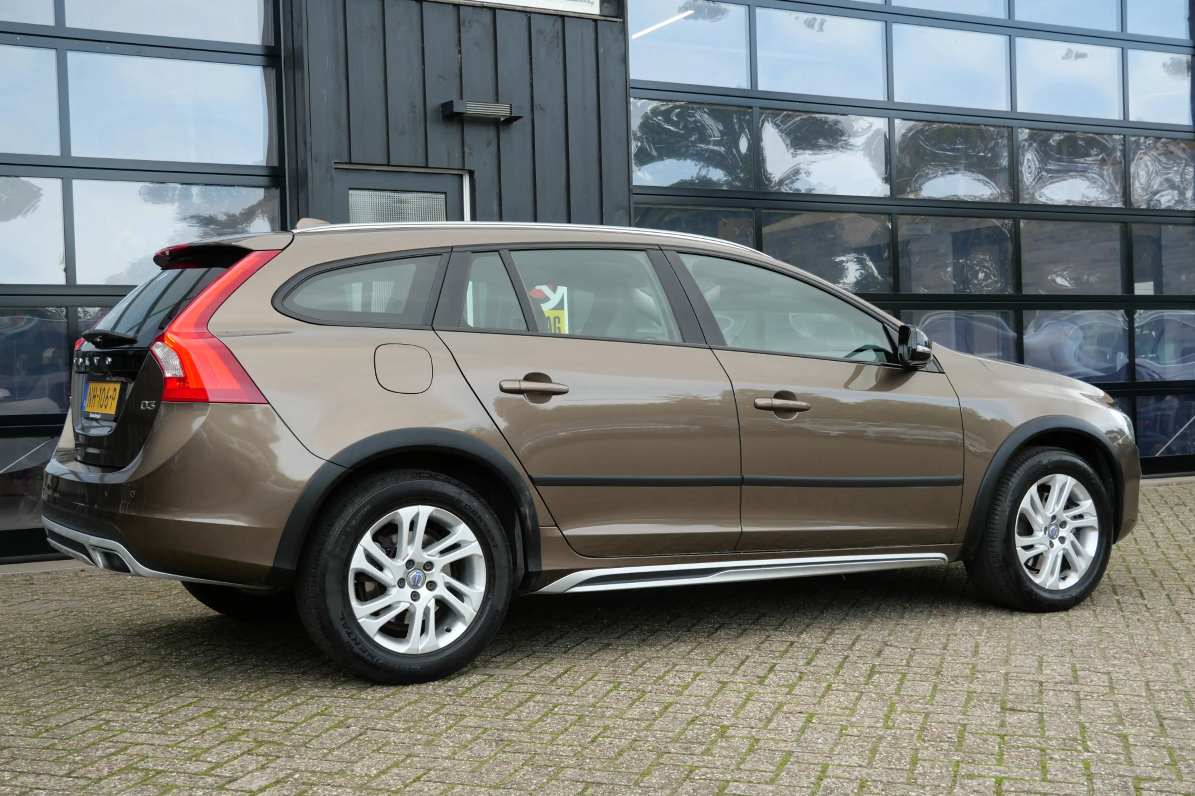 Volvo V60 Cross Country 2.0 D3 Nordic+ | NL-Auto | Leder | Camera | Cruise — photo 3