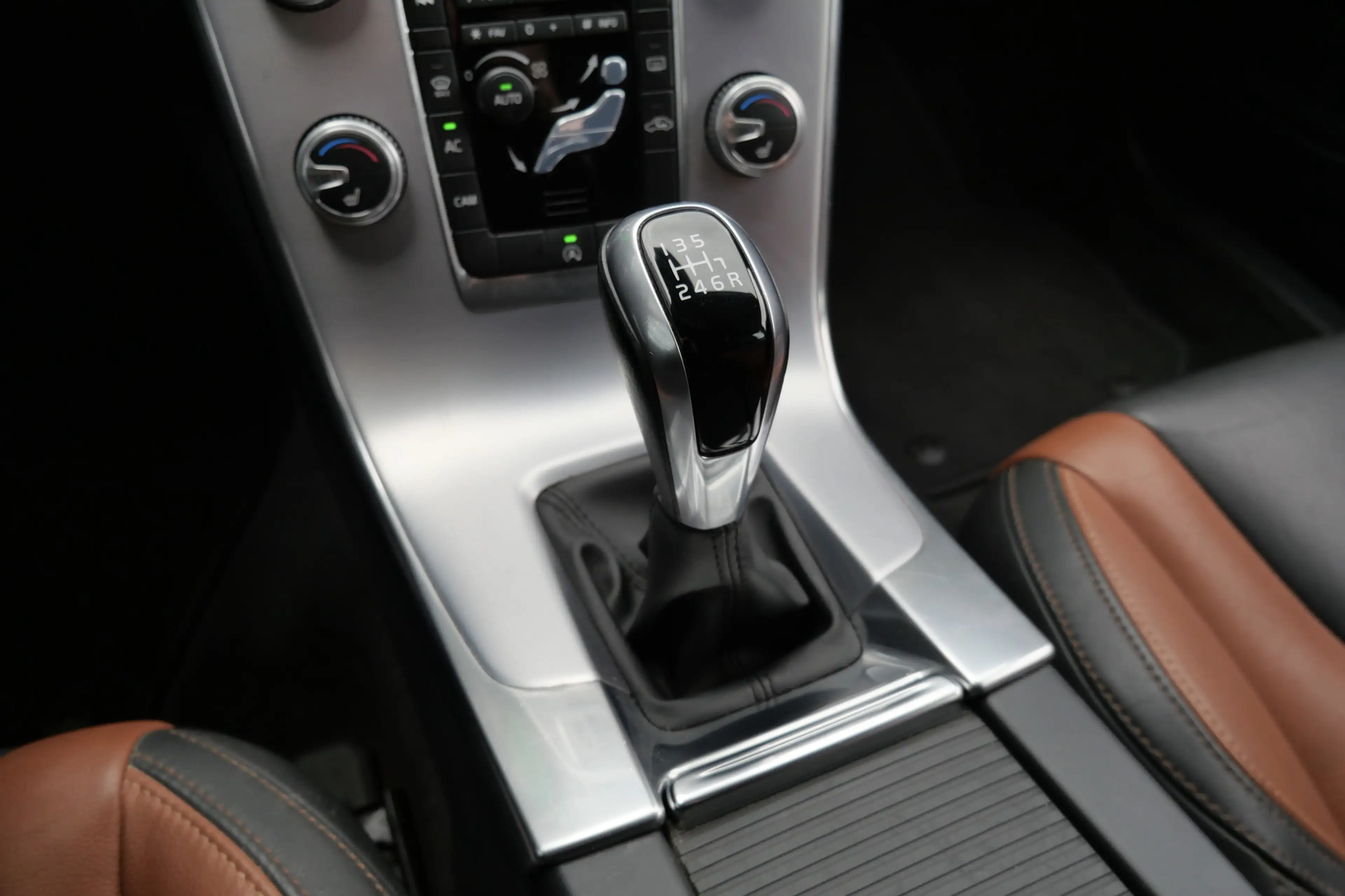 Volvo V60 Cross Country 2.0 D3 Nordic+ | NL-Auto | Leder | Camera | Cruise — photo 8