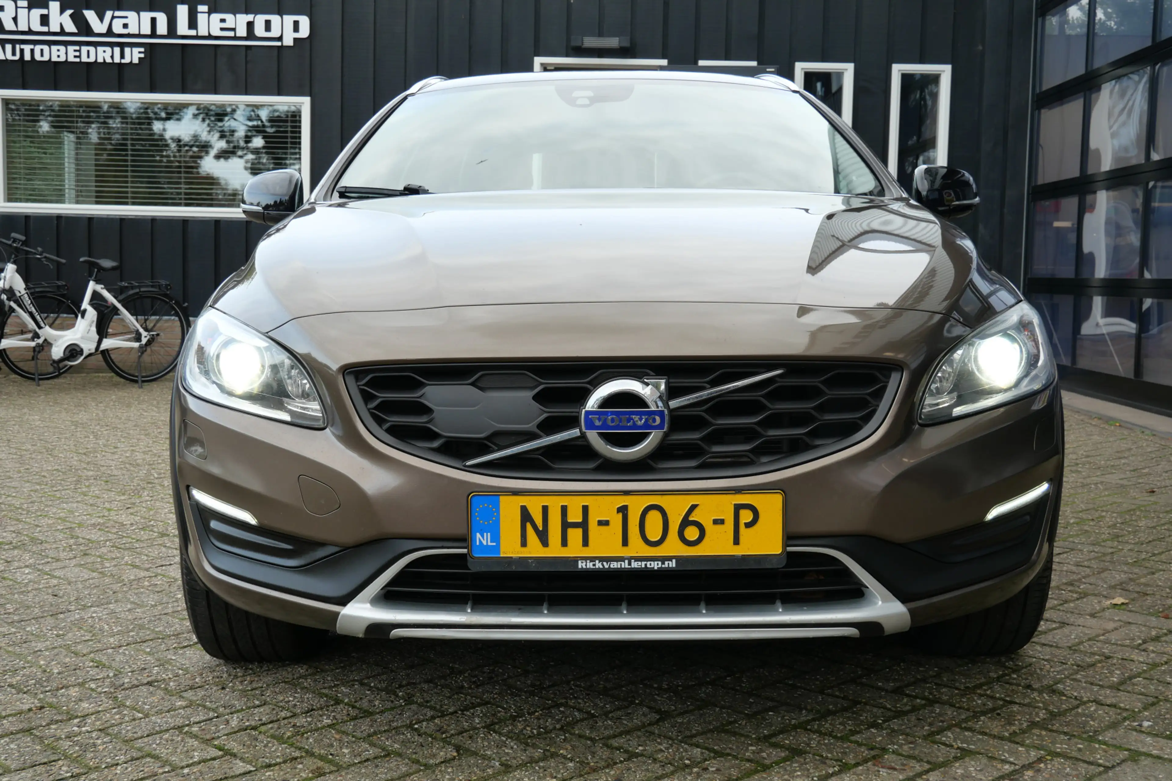 Volvo V60 Cross Country 2.0 D3 Nordic+ | NL-Auto | Leder | Camera | Cruise — photo 24