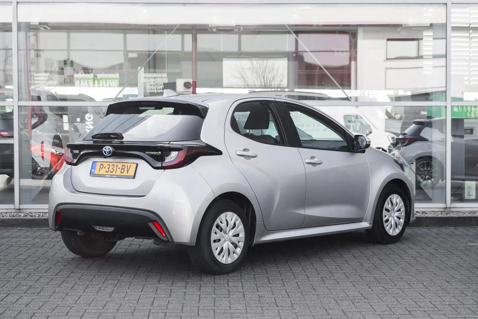 Toyota Yaris 1.5 Hybrid 116pk Active | CarPlay | 1e Eig. | Dlr. Grijs - 2