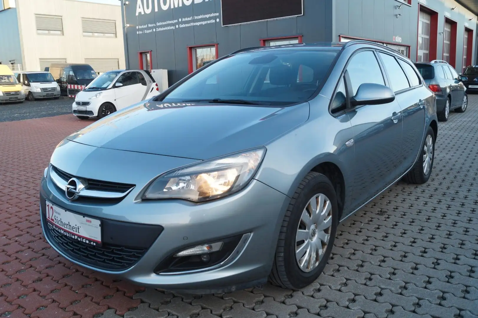 Opel Astra J Sports Tourer Edition Automatik Silber - 1