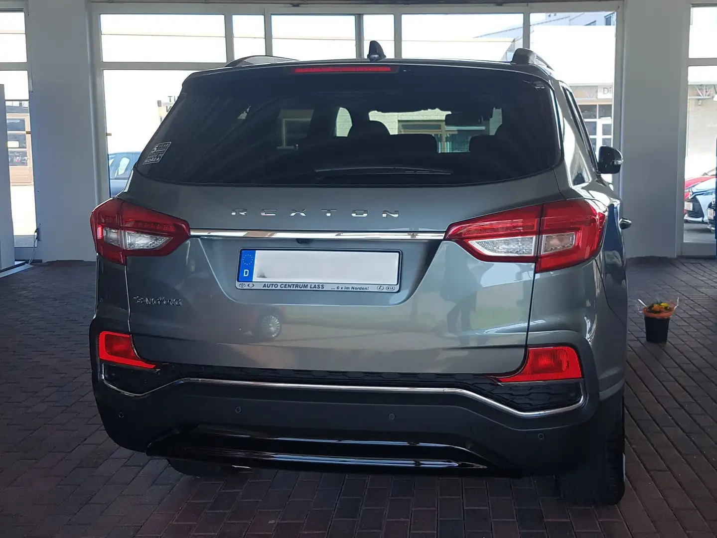 SsangYong Rexton Rexton 2.2 e-XDi 220 4WD Aut. Quartz Grau - 2