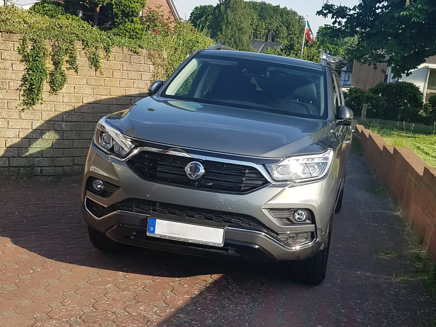 SsangYong Rexton Rexton 2.2 e-XDi 220 4WD Aut. Quartz Grau - 1