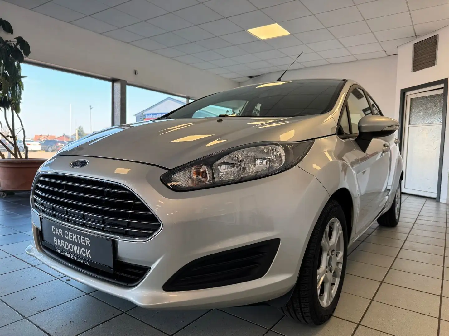 Ford Fiesta Sync Edition*Allwetterreifen+Klimaanlage* Plateado - 1