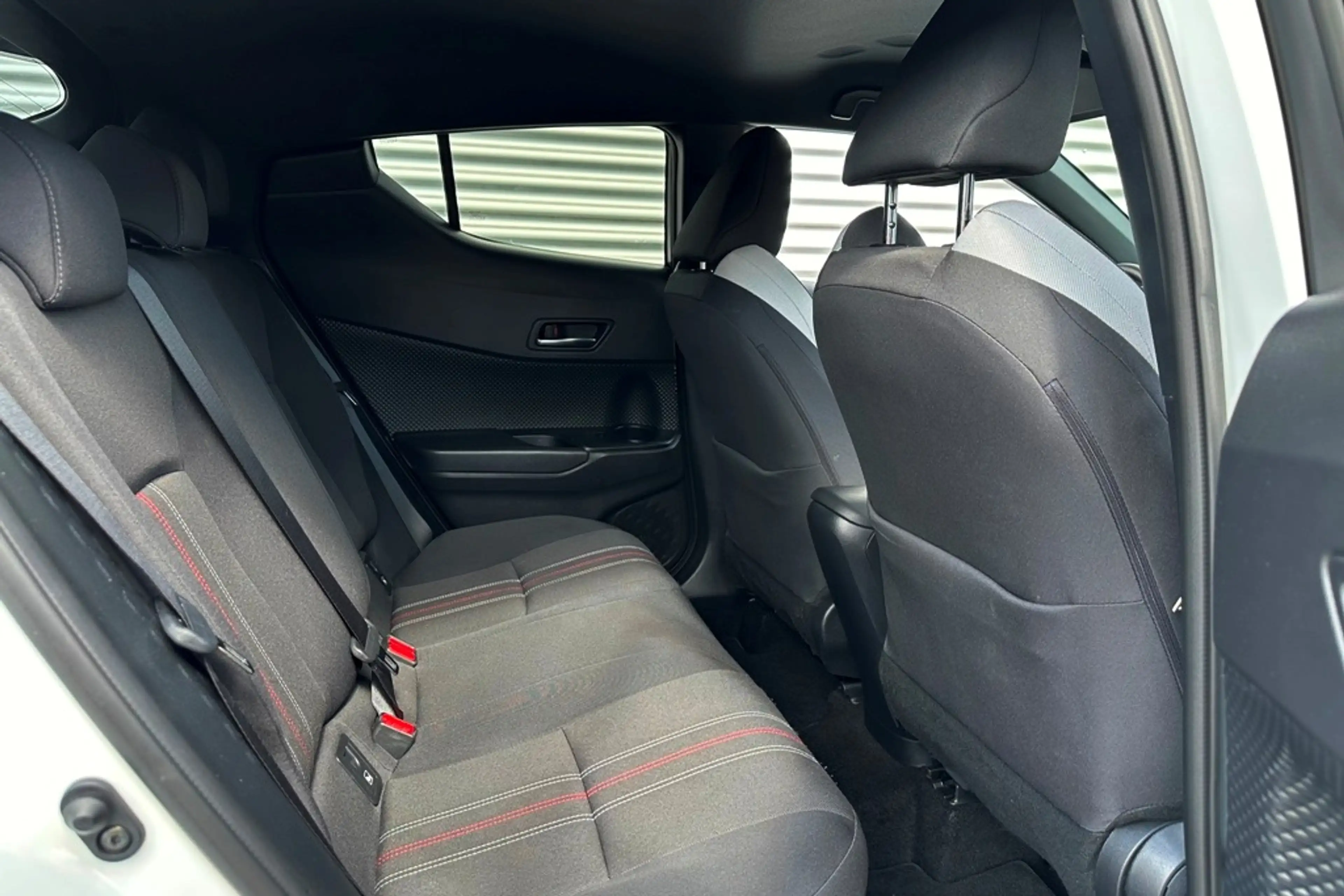 Toyota C-HR 1.8 Hybrid GR-Sport Bi-Tone 9.266 KM. — photo 17