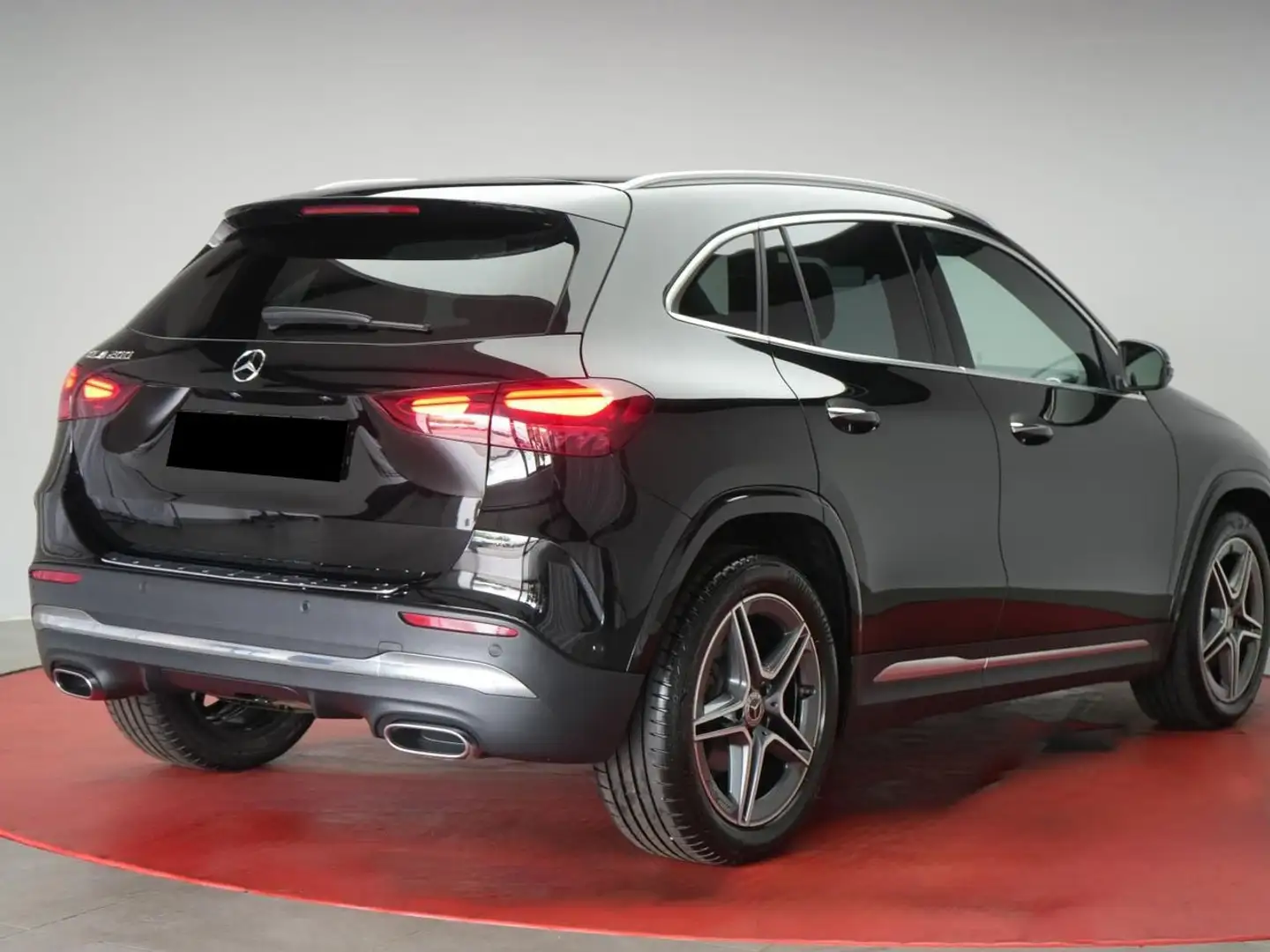 Mercedes-Benz GLA 200 Distronic AMG Advanced Plus Zwart - 2
