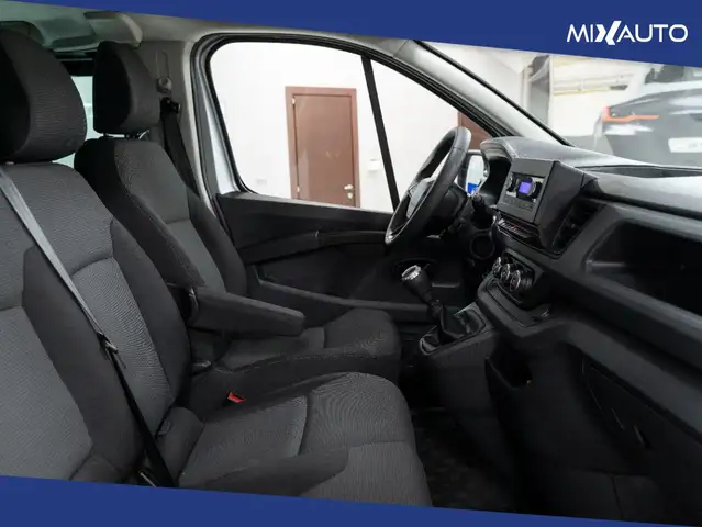 Renault Trafic view 14