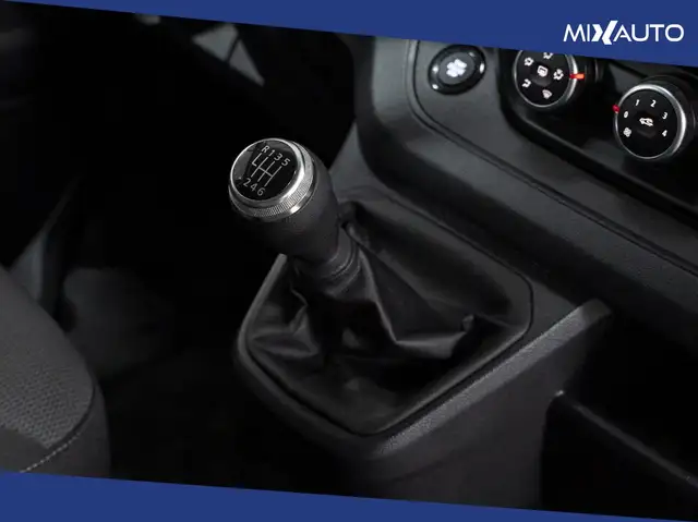 Renault Trafic view 13