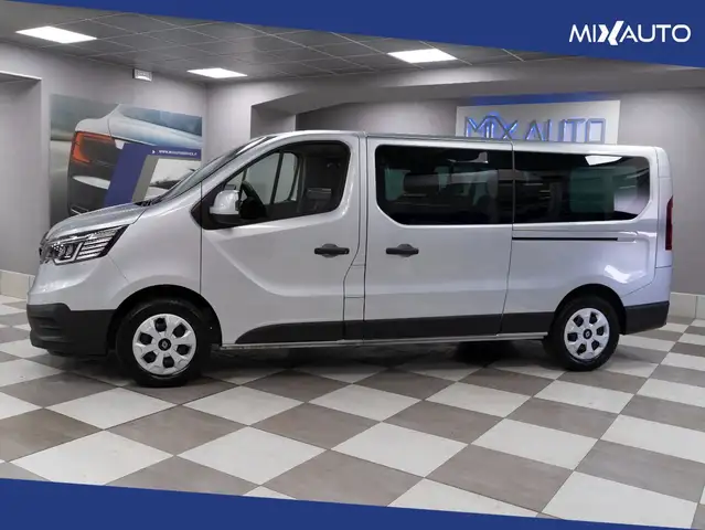 Renault Trafic view 3