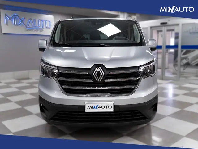 Renault Trafic view 2