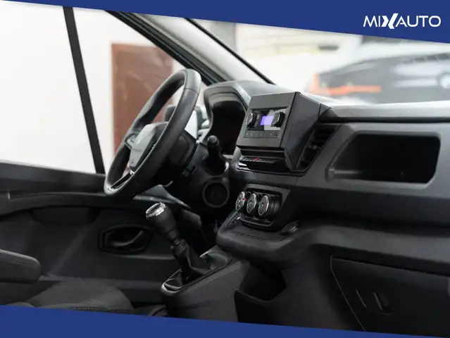 Renault Trafic view 17