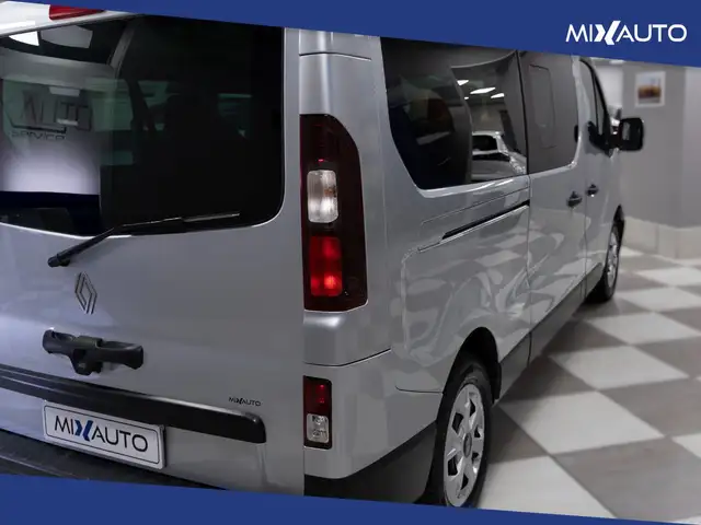 Renault Trafic view 5