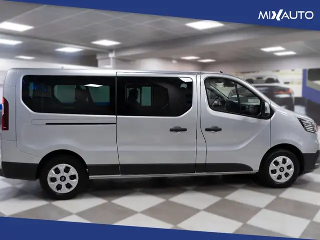 Renault Trafic view 6