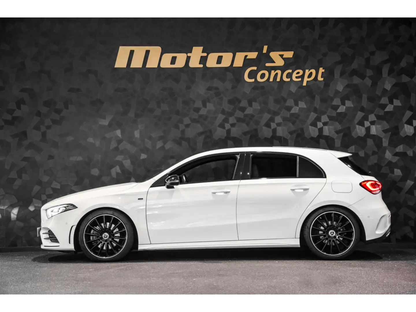 Mercedes-Benz A 250 E AMG LINE Blanc - 2