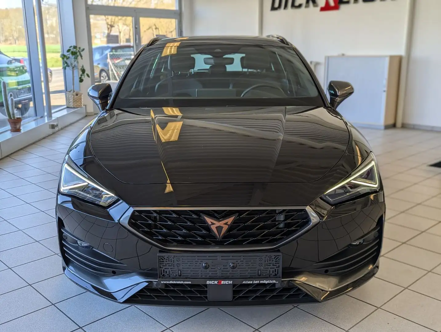 CUPRA Leon 1.5eTSI DSG Matrix Cam Vision+ el. Heck AHK Černá - 2