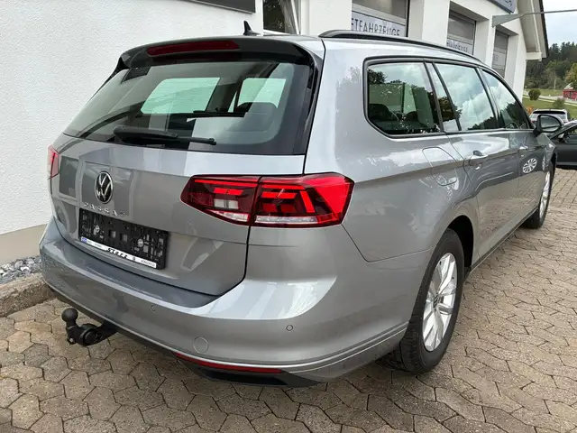Volkswagen Passat view 7