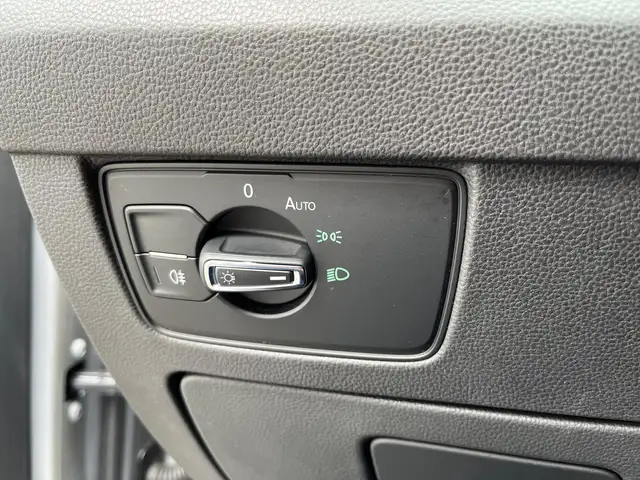 Volkswagen Passat view 8