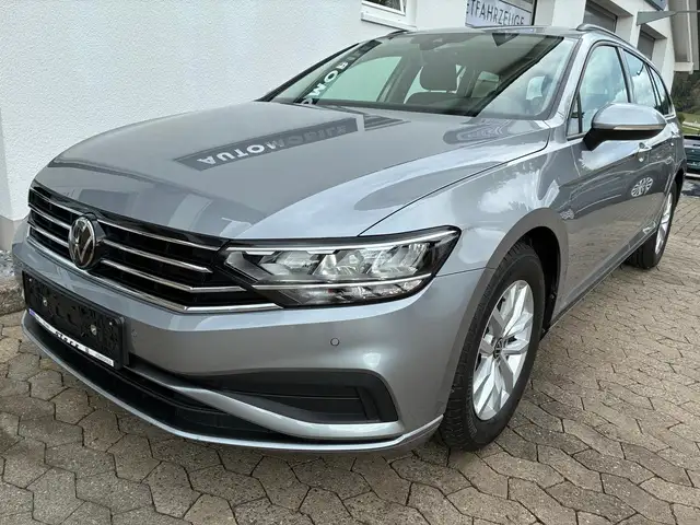 Volkswagen Passat view 2
