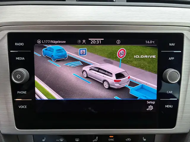 Volkswagen Passat view 11