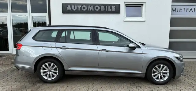Volkswagen Passat view 6