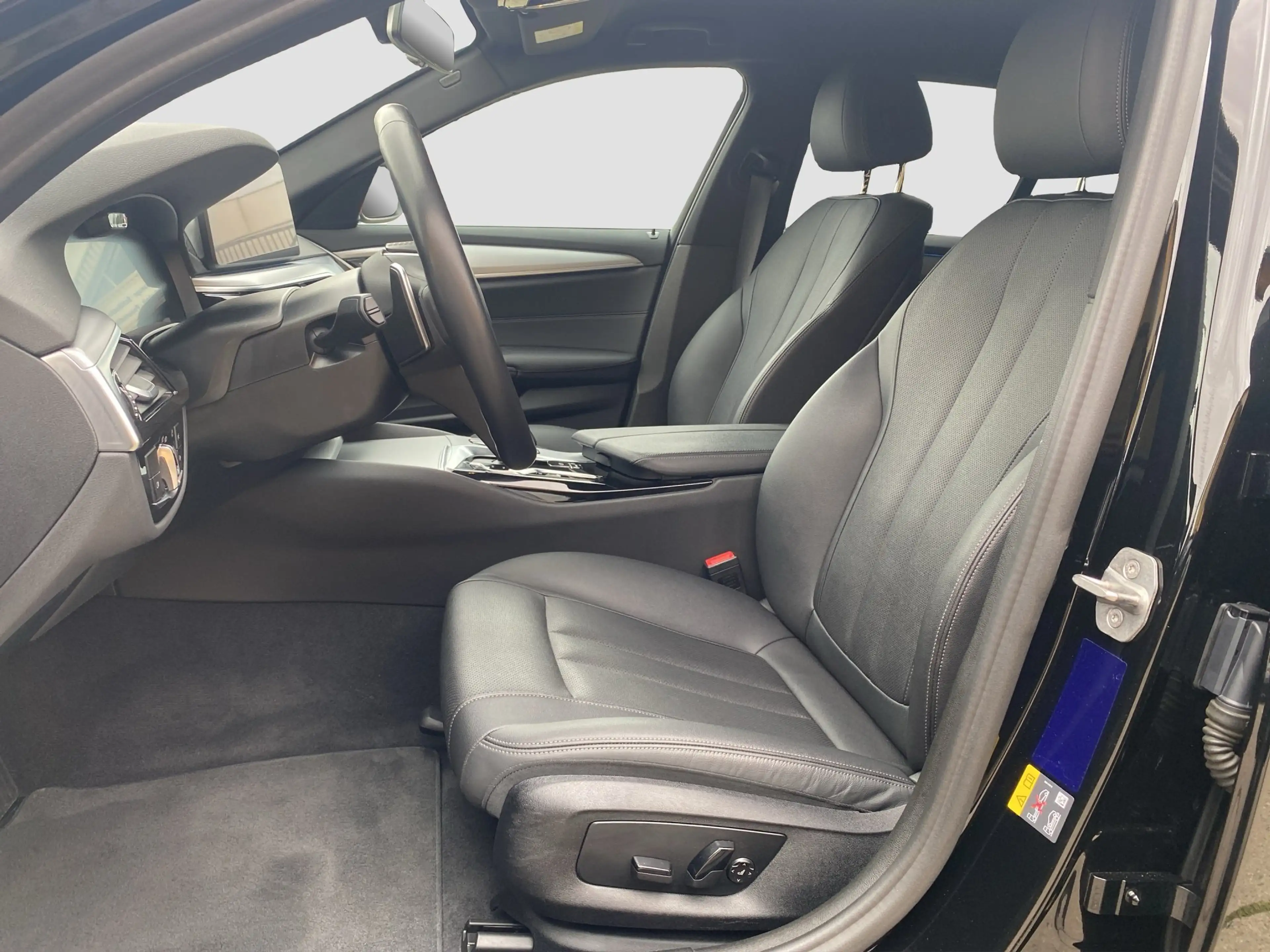 BMW 530 e Touring LED Luft ACC SpurAss StHzg Navi HUD — photo 11