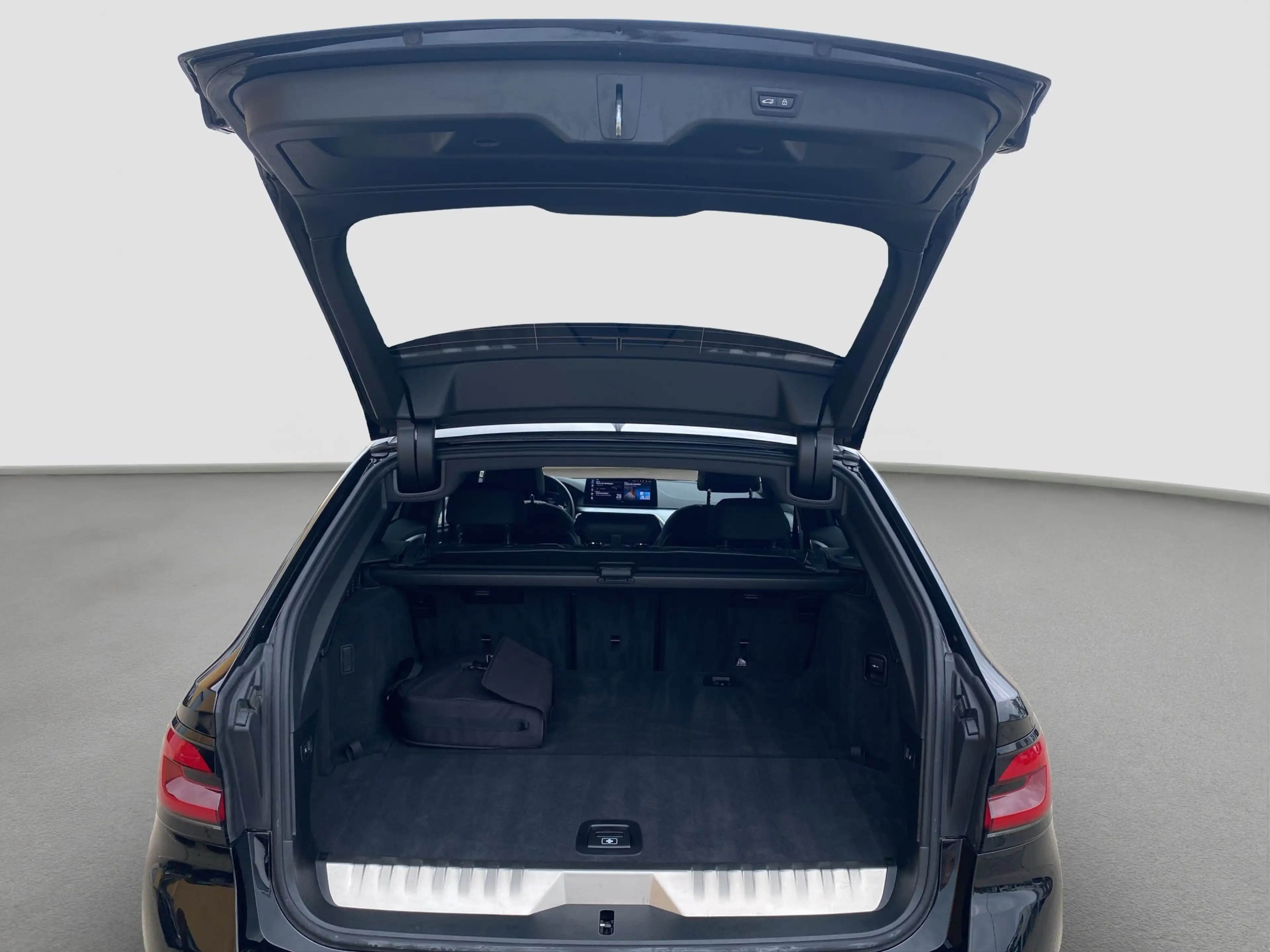 BMW 530 e Touring LED Luft ACC SpurAss StHzg Navi HUD — photo 10