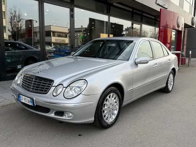 Mercedes-Benz E 240