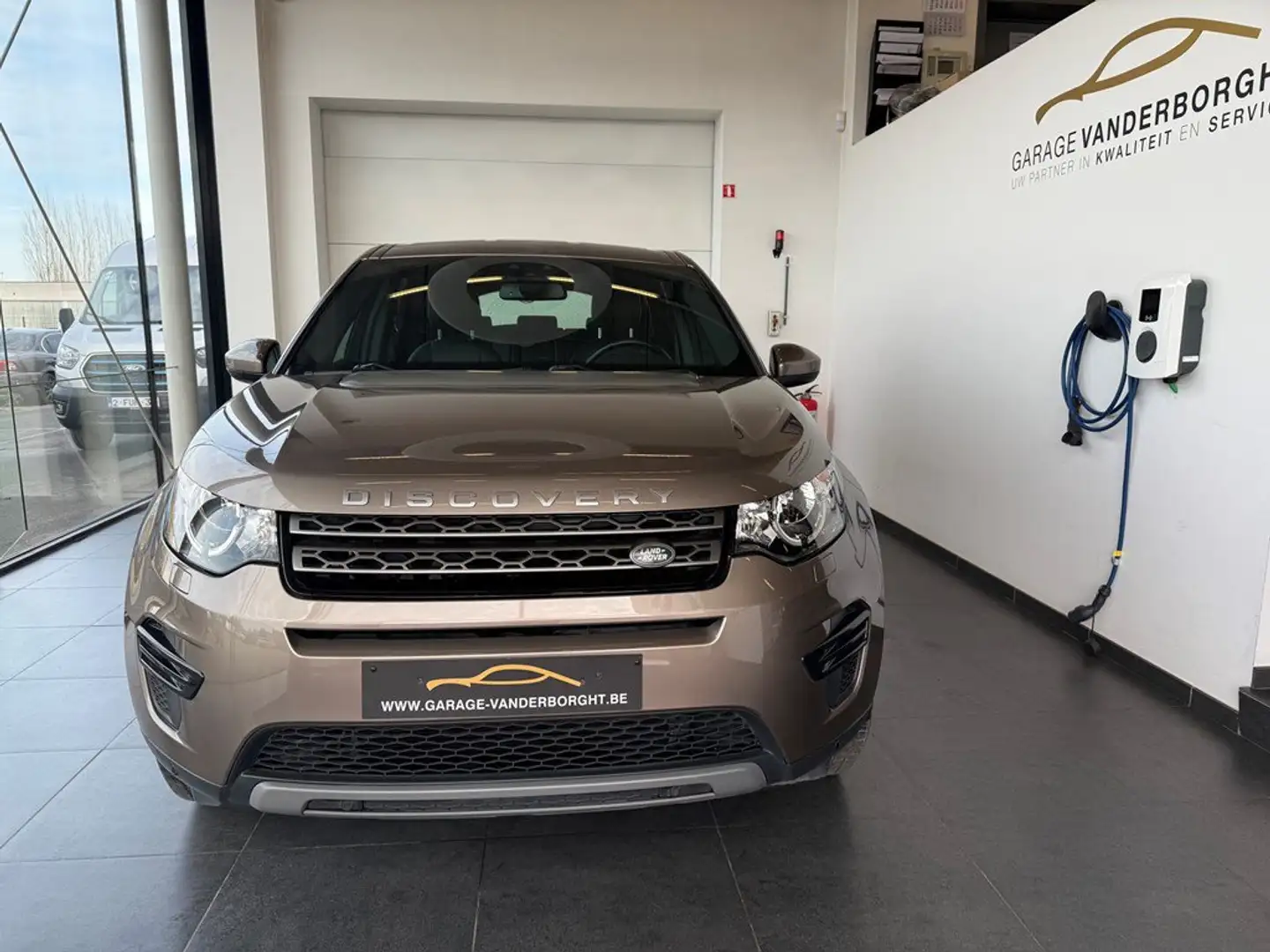 Land Rover Discovery Sport 2.0D 150PK AWD AUTOMAAT - 2
