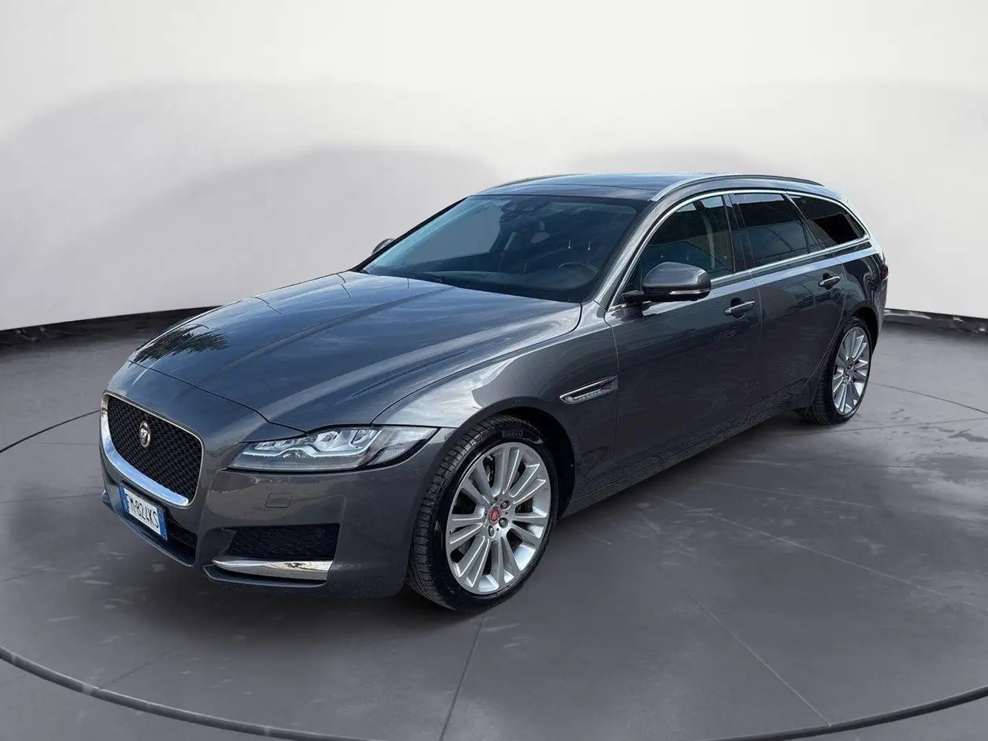 Jaguar XF 2.0 D 240 CV aut. SportBrake Grigio - 1