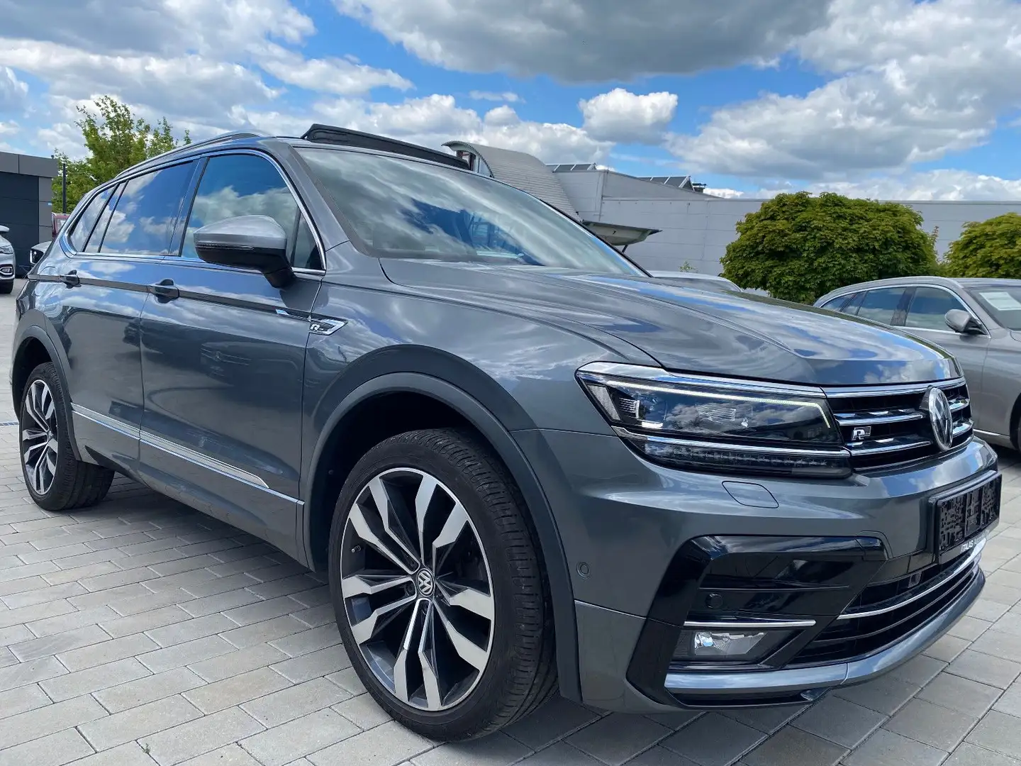 Volkswagen Tiguan Allspace Tiguan 2.0 TDI R Line Allspace 4Motion Grijs - 2