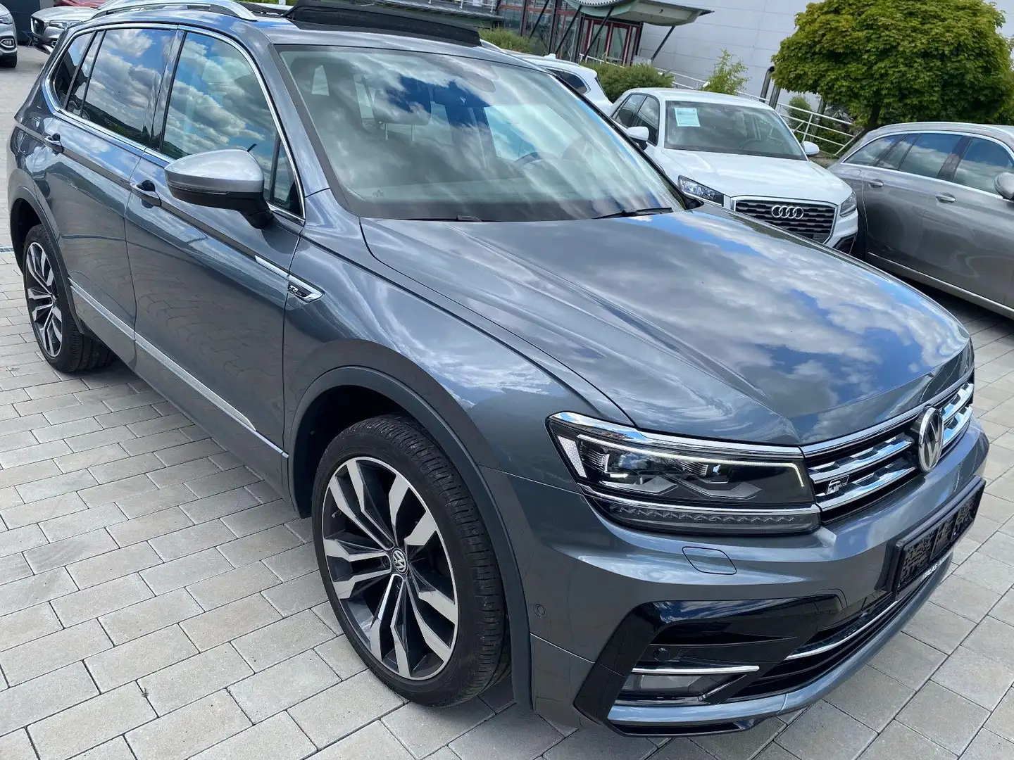 Volkswagen Tiguan Allspace Tiguan 2.0 TDI R Line Allspace 4Motion Grijs - 1