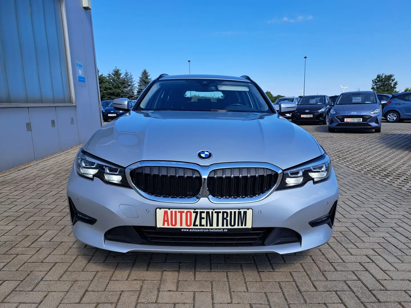 BMW 320 Touring LED NAVI ELEKTR. HECKKLAPPE ALU 18" Silber - 2