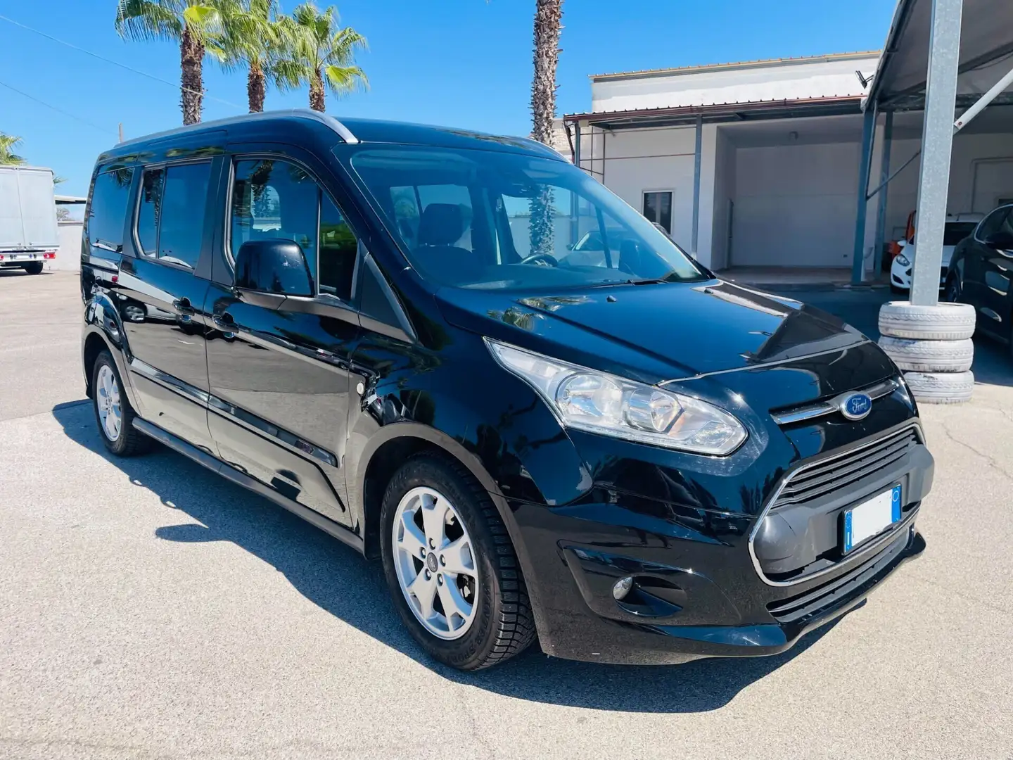 Ford Tourneo Connect Tourneo Connect7 1.5 TDCi 120 CV Titanium Noir - 1