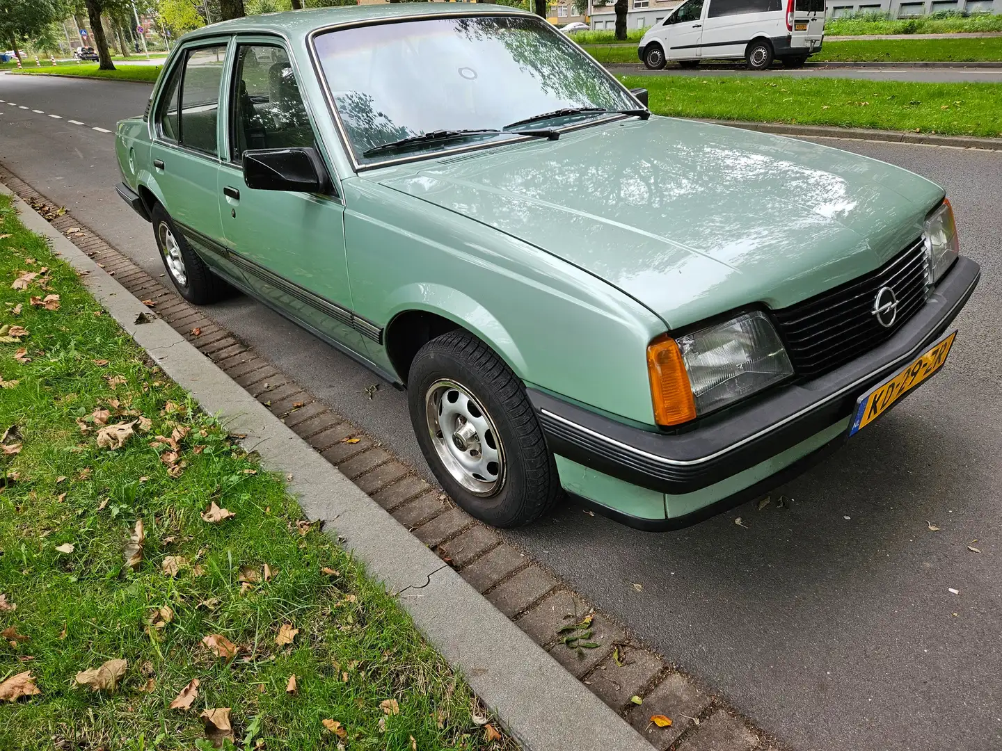 Opel Ascona 1.6 S Standaard Grün - 1